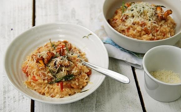 Risotto z kurkami i pomidorami
