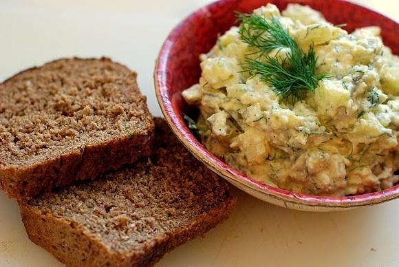 Pasta jajeczna z ogórkiem i koperkiem