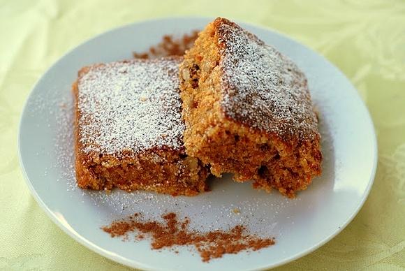 Ciasto marchewkowe z orzechami