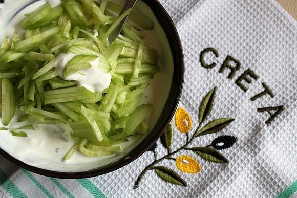 Tzatzyki - dip grecki do potraw z grilla i warzyw