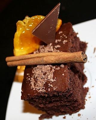 Devil's orchard cake - czekoladowe ciasto z karmelizowaną pomarańczą