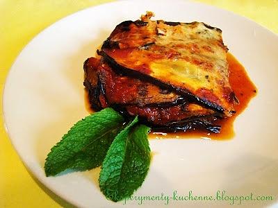 Pieczone bakłażany z pomidorami i parmezanem