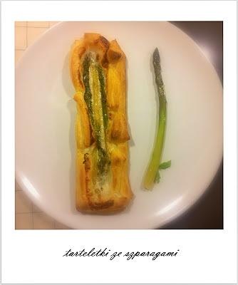 Szparagowe tarteletki z mozzarellą i parmezanem