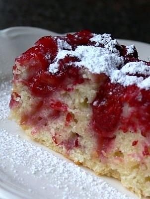 Ciasto jogurtowe z truskawkami i malinami