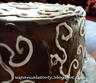 Tort czekoladowo-śmietanowy