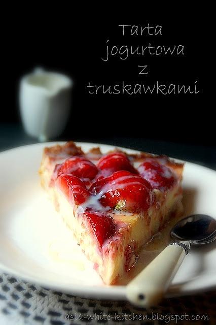 Tarta z kremem jogurtowym na urodziny bloga