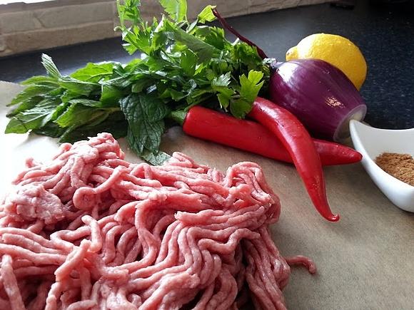 Kofta Kebab z jagnięciny z przyprawami i tortilla