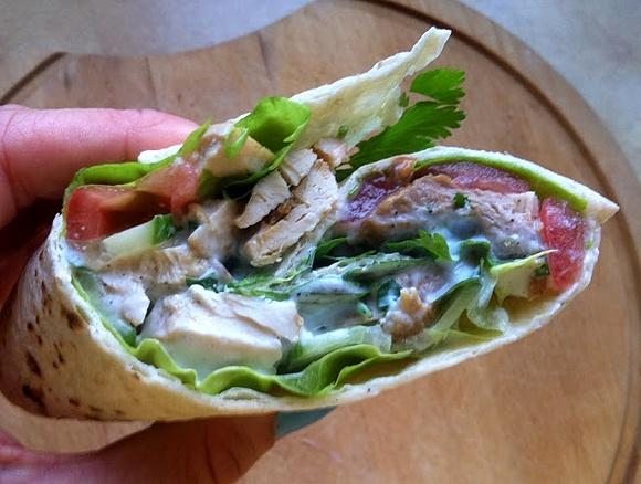 Wrap z kurczakiem i kolendrą