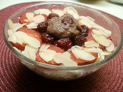 Budyń czekoladowy z ryżem, twarogiem i owocami