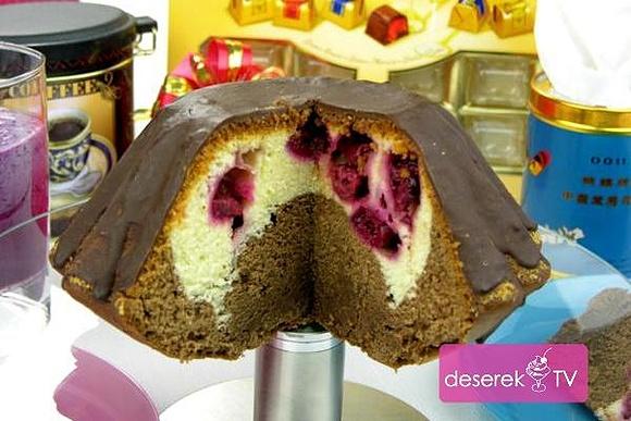 Babka Wielkanocna z czekoladą i wiśniami