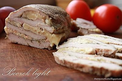 Dietetyczny boczek na bazie piersi kurczaka z serem camembert