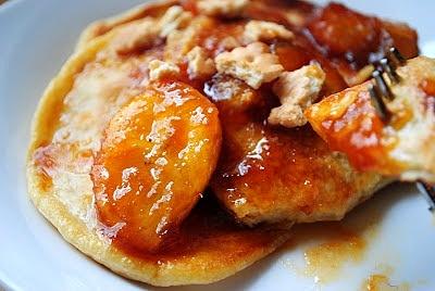 Scotch pancakes z karmelizowanymi bananami