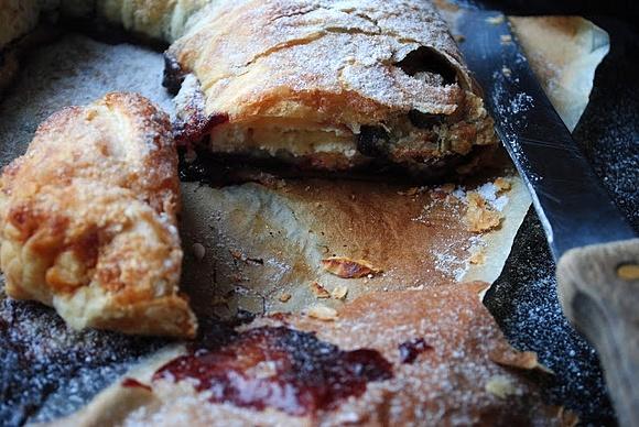 Rolada francuska z dżemem i twarogiem