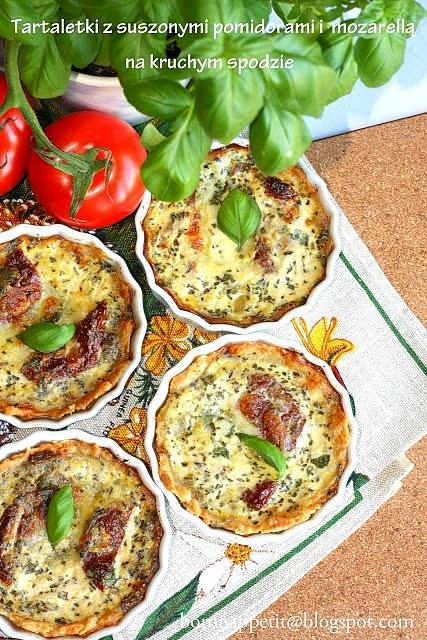 Bella italia - tartaletki z suszonymi pomidorami i mozzarellą na kruchym cieście serowym