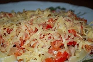 Makaron z sosem pomidorowo-śmietanowym