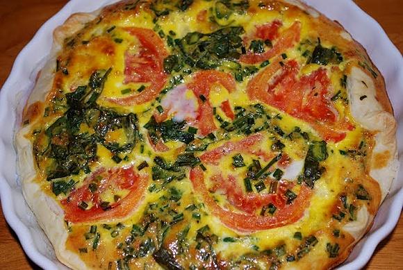 Tarta z łososiem mozzarellą i pomidorem