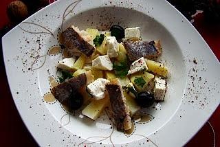 Grillowany śledź z fetą i oliwkami