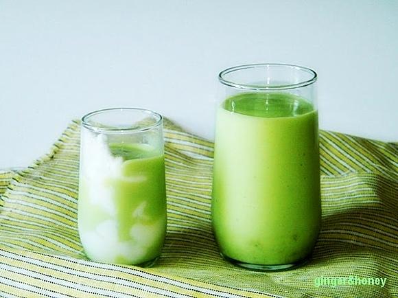 Avocado smoothie - zdrowy napój na słodko