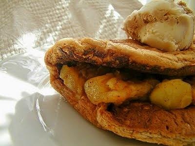 Omlet biszkoptowy z gorącymi jabłkami