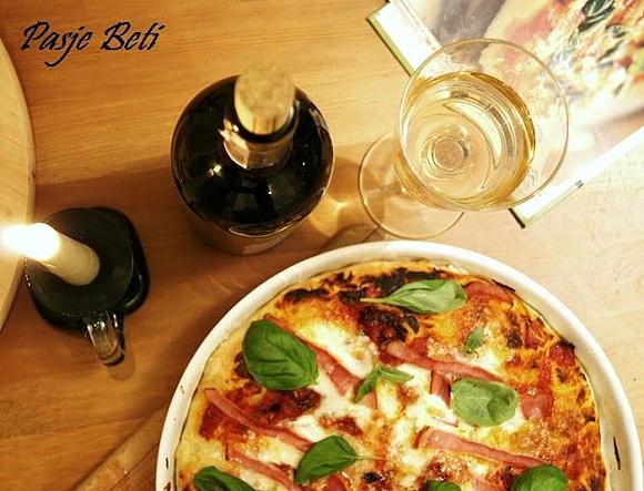 Pizza z mozzarellą
