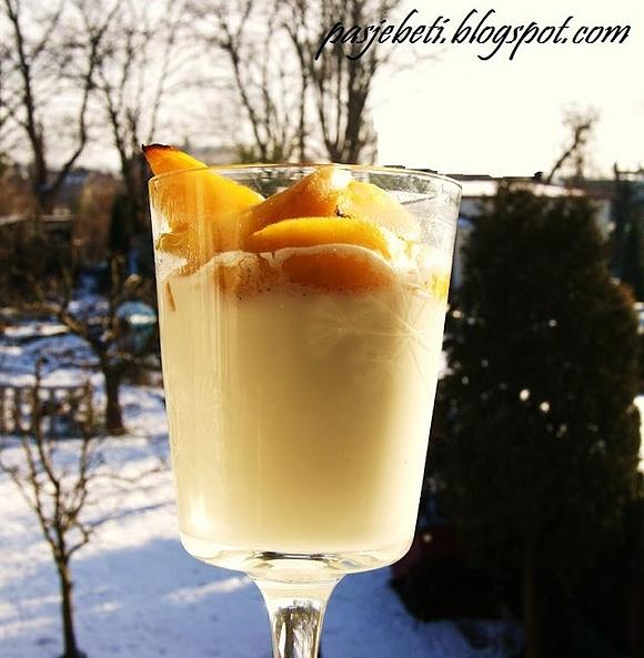 Panna cotta z pieczonymi brzoskwiniami