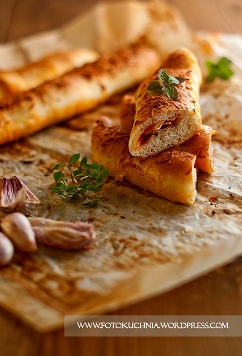 Nadziewane breadsticks z szynką i serem