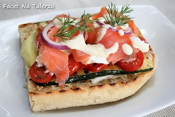 Grillowana ciabatta z łososiem