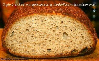Żytni chleb na zakwasie z kardamonem