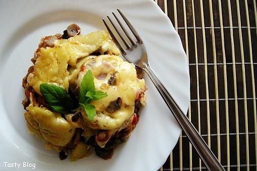 Zapiekanka ziemniaczana z kurczakiem i pieczarkami