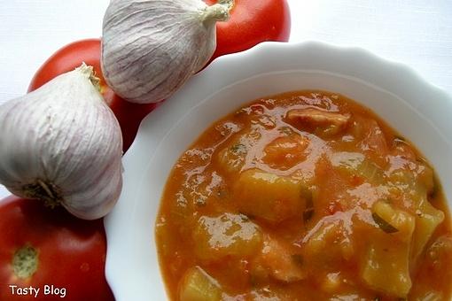 Leczo z cukinii – przepis na sezonowe danie z cukinii i czosnku