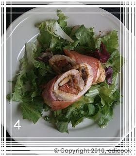 Rulon z piersi kurczaka z pesto chorizo, pieczarkami i bekonem