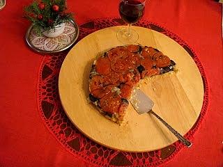 Tarta wegetariańska z grzybami i pomidorami
