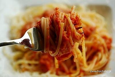 Spaghetti z sosem pomidorowym