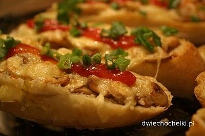 Zapiekanki z pieczarkami i serem na pszennym cieście