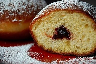 Pączki domowe - przepis na pyszne i miękkie pączki