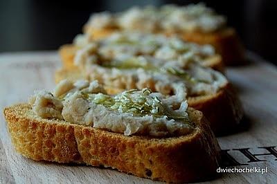 Crostini z fasolowym puree