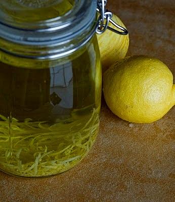Limoncello z cytryn, cukru i wódki - oryginalny przepis z 1958 roku