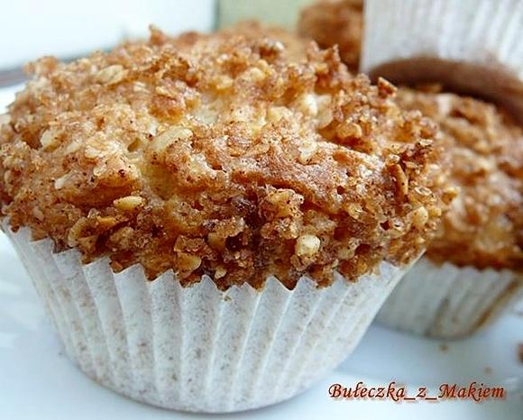 Muffinki z rabarbarem i kruszonką