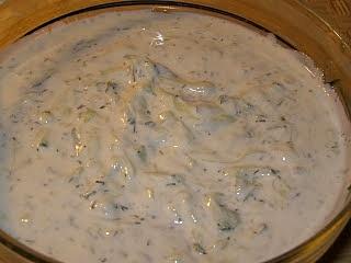 Cacık czyli jogurt, ogórek i czosnek