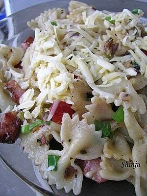 Farfalle z boczkiem i warzywami