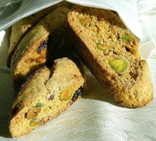 Cantucci z pistacjami i rodzynkami