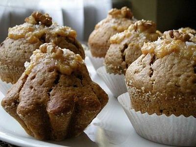 Muffinki kawowo-orzechowe z pigwą
