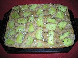 Focaccia integrale z ziemniakami i ziarnami słonecznika