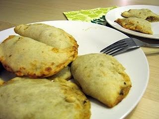 Empanadas z serem i wołowiną