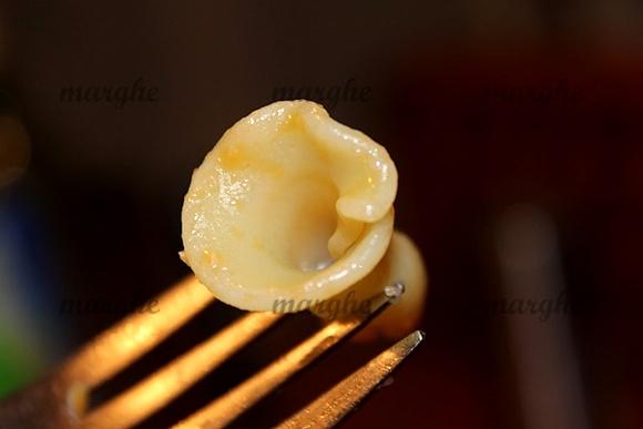 Makaron z łososiem, pomidorem i cytryną