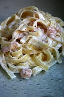 Tagliatelle z krewetkami i śmietaną