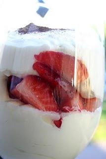 Tyjemy tyjemy - deser z truskawek i mascarpone