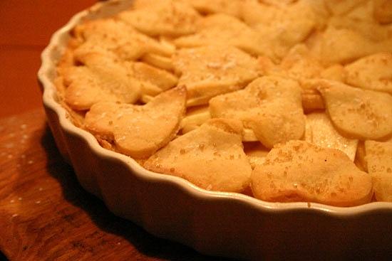 Tarta z kremem cukierniczym i jabłkami