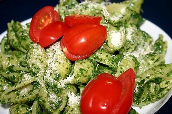 Pesto ze szpinaku i sera pleśniowego
