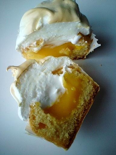 Babeczki z orange curd i bezą